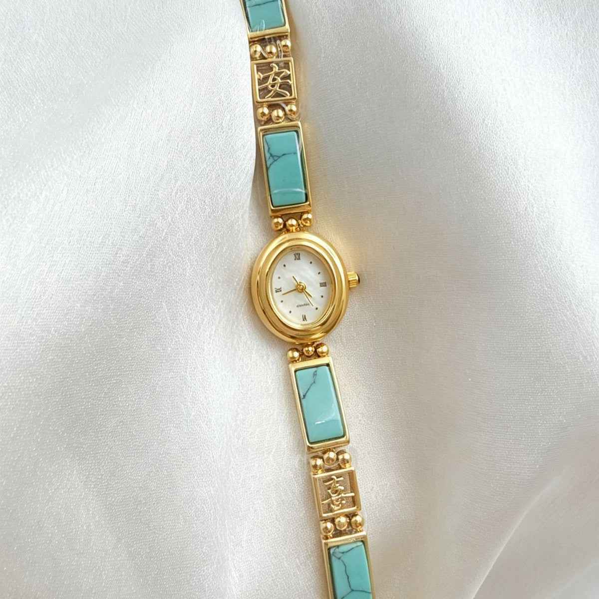 Women's Square Watch – Quartz Dial and Alloy Bracelet